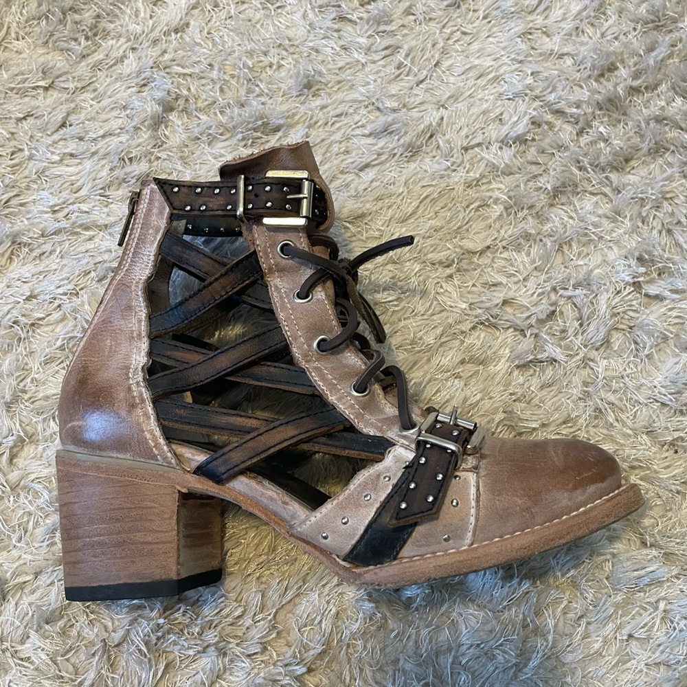 Freebird Cheyennes. Size 9. Lightly used - 3 times.